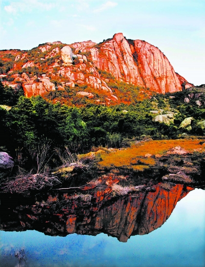 麦斜岩水中倒映